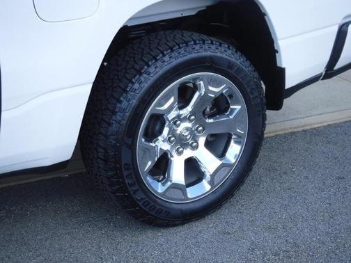 2022 RAM 1500 Big Horn Crew Cab 4x4 57' Box