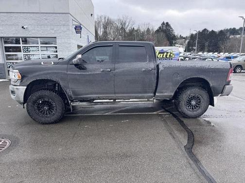 2022 RAM 2500 Big Horn Crew Cab 4x4 64' Box