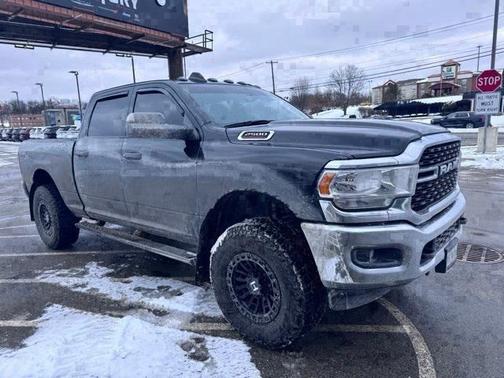 2022 RAM 2500 Big Horn Crew Cab 4x4 64' Box
