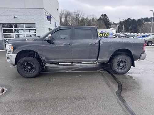 2022 RAM 2500 Big Horn Crew Cab 4x4 64' Box