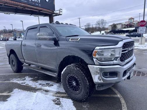 2022 RAM 2500 Big Horn Crew Cab 4x4 64' Box