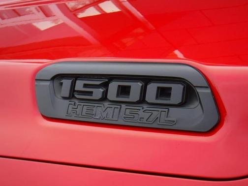 2020 RAM 1500 Big Horn Crew Cab 4x4 57' Box