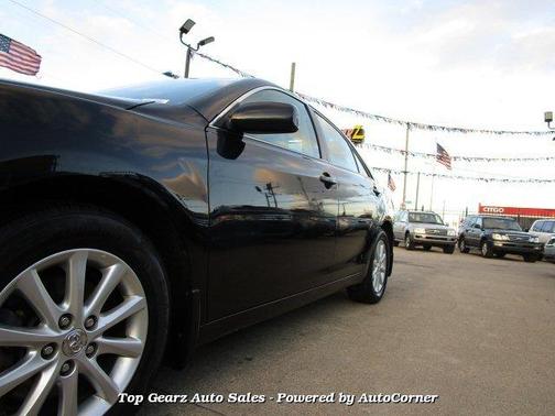2010 Toyota Camry XLE for sale in Detroit, MI - image 33