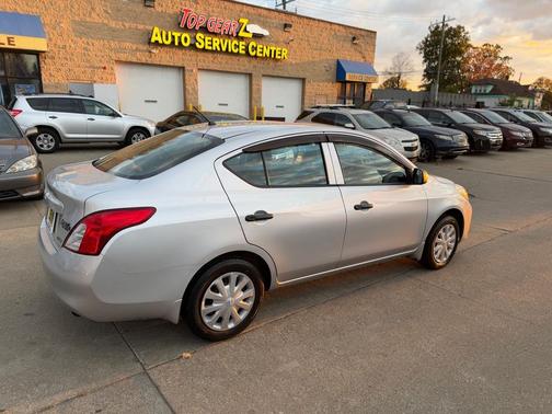 2012 Nissan Versa 1.6 S