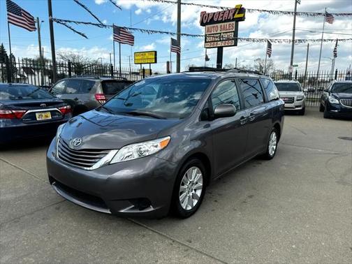 2015 Toyota Sienna LE