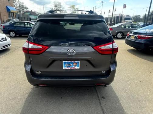2015 Toyota Sienna LE