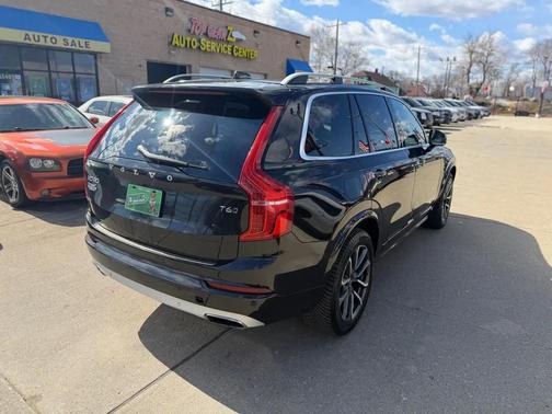 2016 Volvo XC90 T6 Momentum