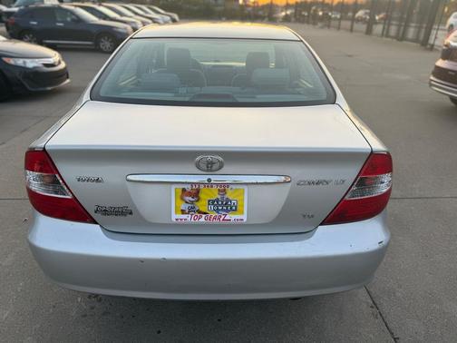 2004 Toyota Camry LE V6