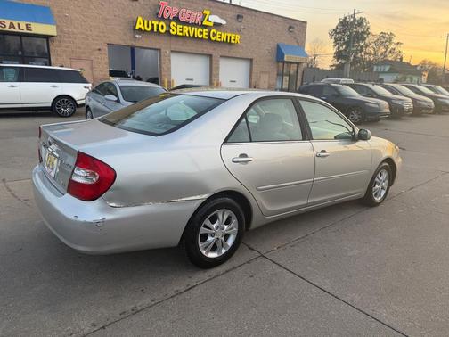 2004 Toyota Camry LE V6