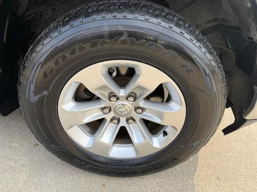 Diamond Black Crystal Pearlcoat 2019 RAM 1500 Laramie