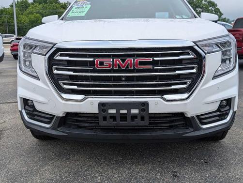 Summit White 2022 GMC Terrain SLT