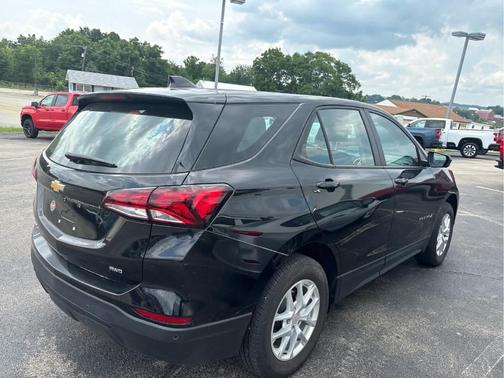 Mosaic Black Metallic 2024 Chevrolet Equinox LS