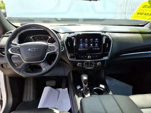 Iridescent Pearl Tricoat 2023 Chevrolet Traverse RS