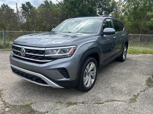 Platinum Gray Metallic 2022 Volkswagen Atlas 2.0T SE