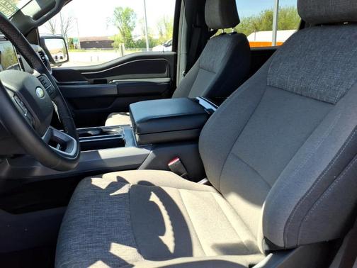 Agate Black Metallic 2025 Ford F-150 XLT