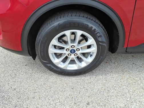 Rapid Red Metallic Tinted Clearcoat 2022 Ford Escape SE