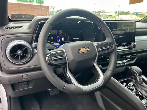 Summit White 2025 Chevrolet Colorado LT