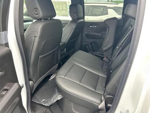 Summit White 2025 Chevrolet Colorado LT