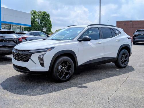Summit White 2026 Chevrolet Trax LT