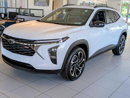Summit White 2026 Chevrolet Trax 2RS