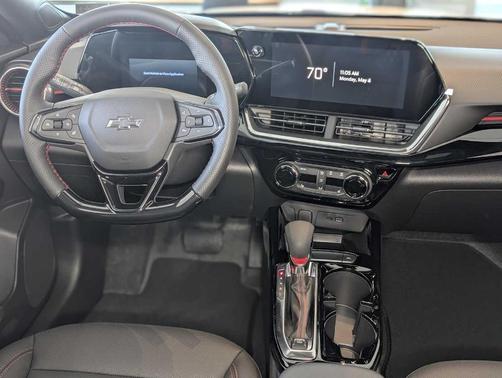 Summit White 2026 Chevrolet Trax 2RS