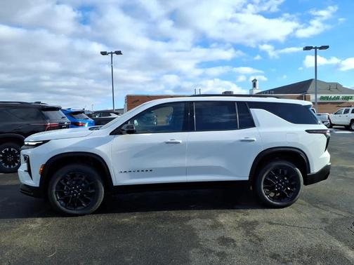 Summit White 2026 Chevrolet Traverse LT