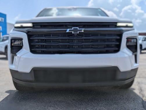 Summit White 2026 Chevrolet Traverse LT