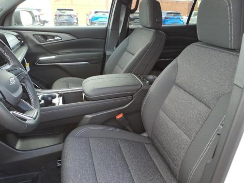 Summit White 2026 Chevrolet Traverse LT