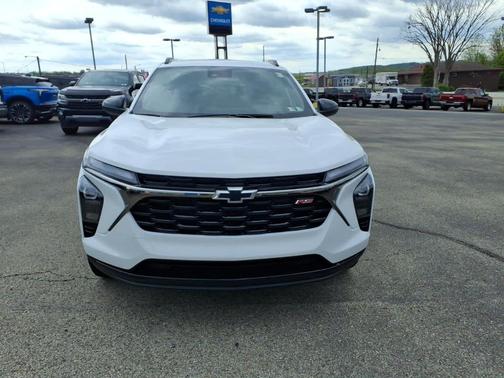 Summit White 2026 Chevrolet Trax 2RS