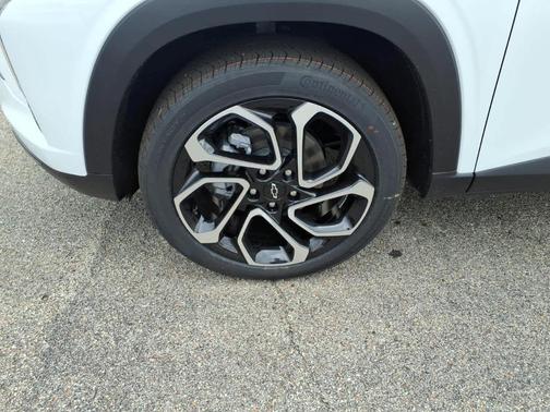 Summit White 2026 Chevrolet Trax 2RS
