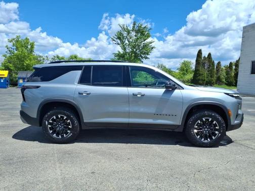 Sterling Gray Metallic 2026 Chevrolet Traverse Z71