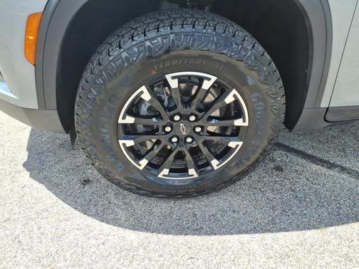 Sterling Gray Metallic 2026 Chevrolet Traverse Z71