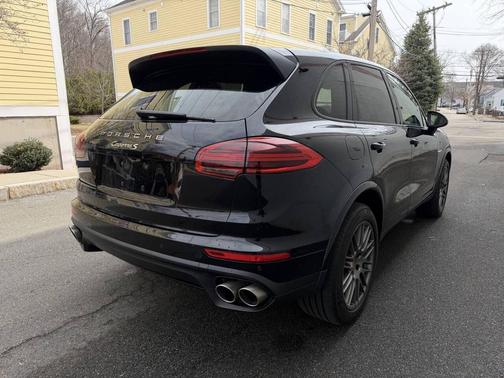 Jet Black Metallic 2018 Porsche Cayenne Cayenne E-Hybrid Platinum Edition