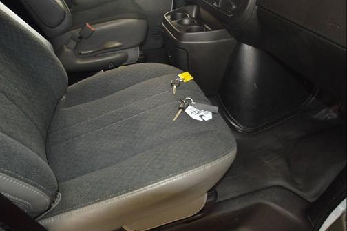 White 2024 Chevrolet Express 2500 2500 3dr Cargo Van