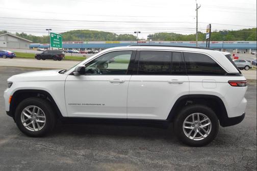 White 2025 Jeep Grand Cherokee Laredo
