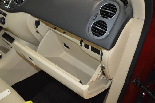 Maroon 2016 Volkswagen Tiguan 2.0T SE 4MOTION