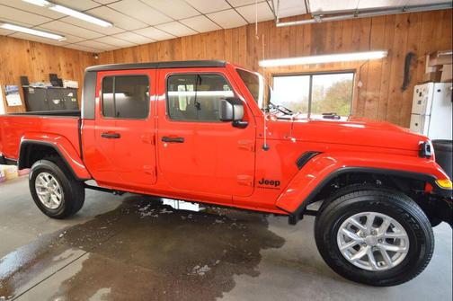 2023 Jeep Gladiator Sport S