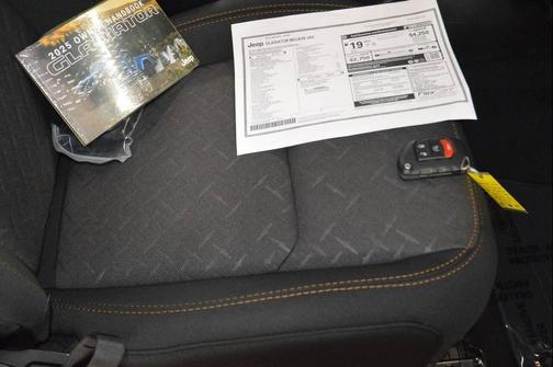 2025 Jeep Gladiator Mojave 4x4 4dr Crew Cab 5.0 ft. SB