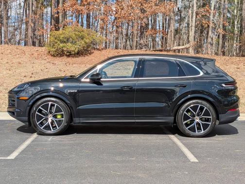 Chromite Black Metallic 2025 Porsche Cayenne