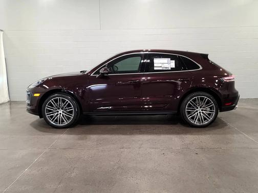 Copper Ruby Metallic 2026 Porsche Macan