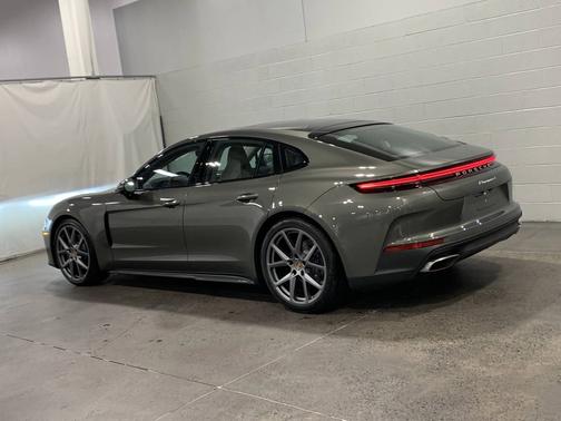 2025 Porsche Panamera 