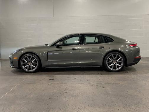 2025 Porsche Panamera 