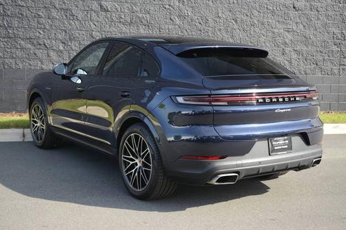 Algarve Blue Metallic 2025 Porsche Cayenne