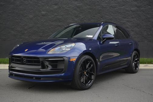 Gentian Blue Metallic 2024 Porsche Macan