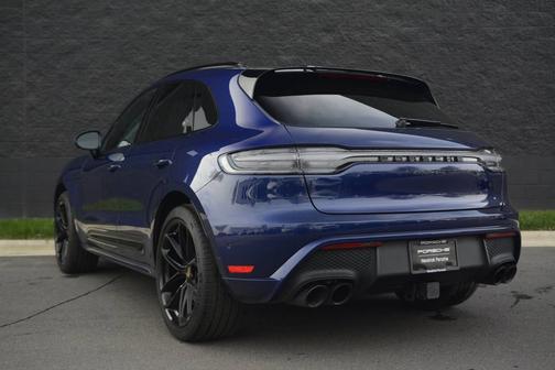 Gentian Blue Metallic 2024 Porsche Macan