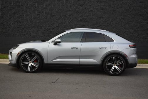 Dolomite Silver Metallic 2025 Porsche Macan