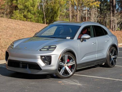 Dolomite Silver Metallic 2025 Porsche Macan