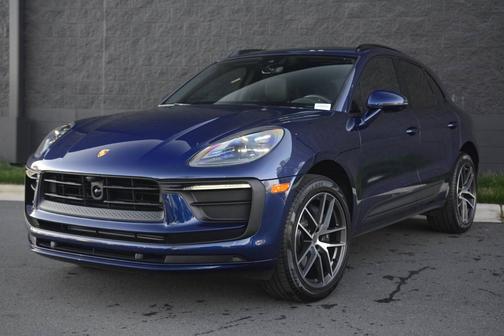 Gentian Blue Metallic 2026 Porsche Macan