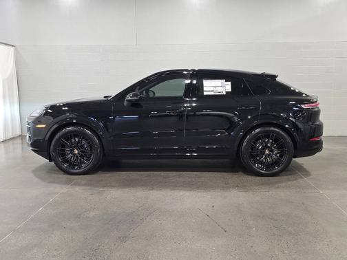Chromite Black Metallic 2026 Porsche Cayenne
