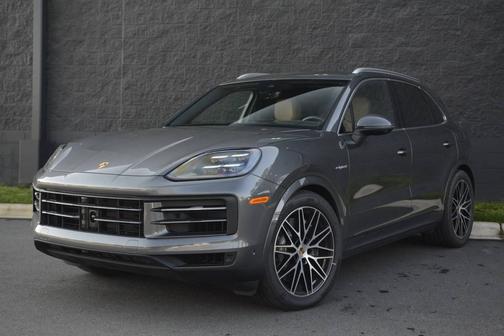 Quartzite Grey Metallic 2025 Porsche Cayenne